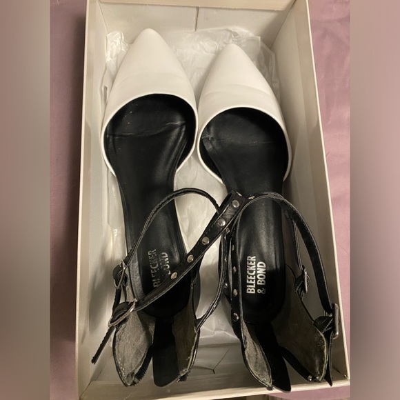 Women’s black and white strappy flat - Picture 2 of 4